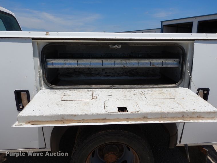 image for item DY9851 2002 Ford F550 XL Crew Cab service truck