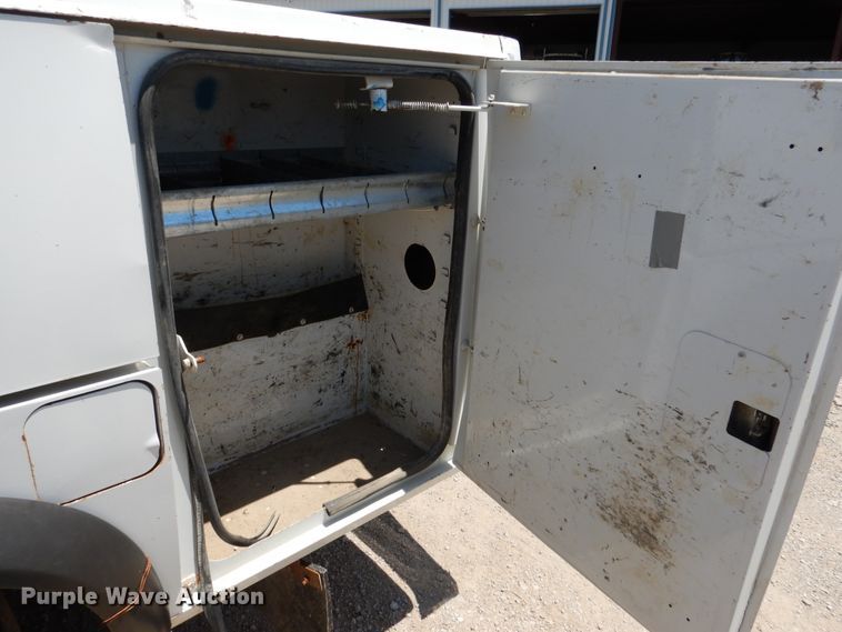 image for item DY9851 2002 Ford F550 XL Crew Cab service truck