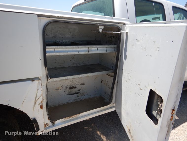 image for item DY9851 2002 Ford F550 XL Crew Cab service truck