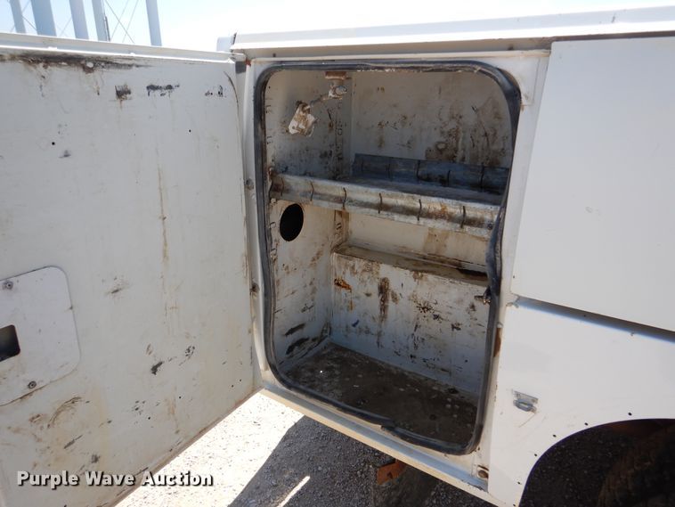 image for item DY9851 2002 Ford F550 XL Crew Cab service truck