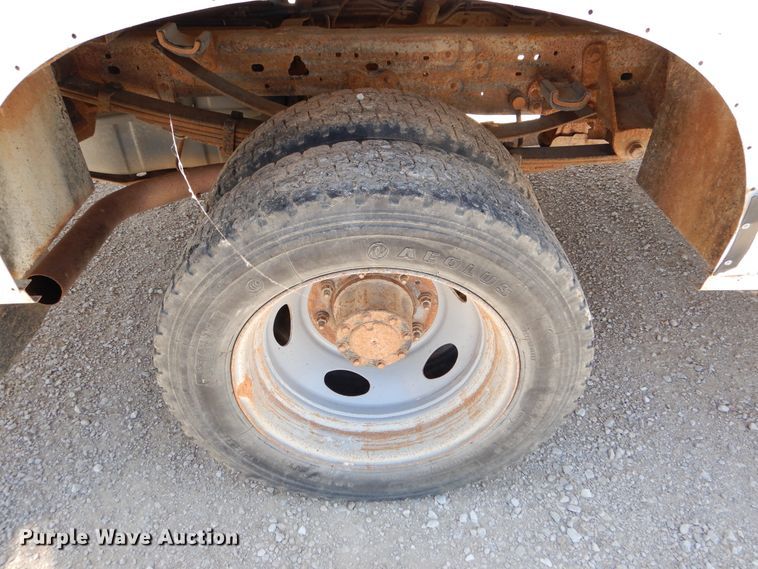 image for item DY9851 2002 Ford F550 XL Crew Cab service truck