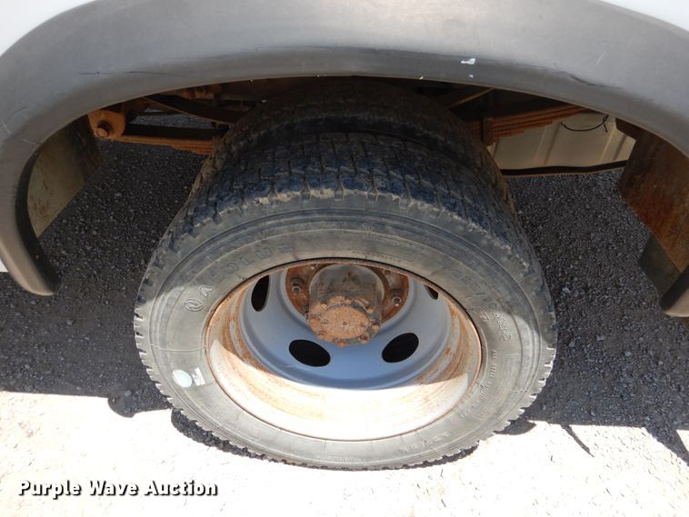 image for item DY9851 2002 Ford F550 XL Crew Cab service truck