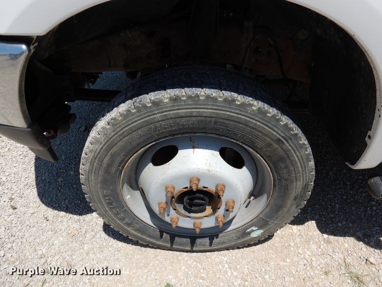 image for item DY9851 2002 Ford F550 XL Crew Cab service truck