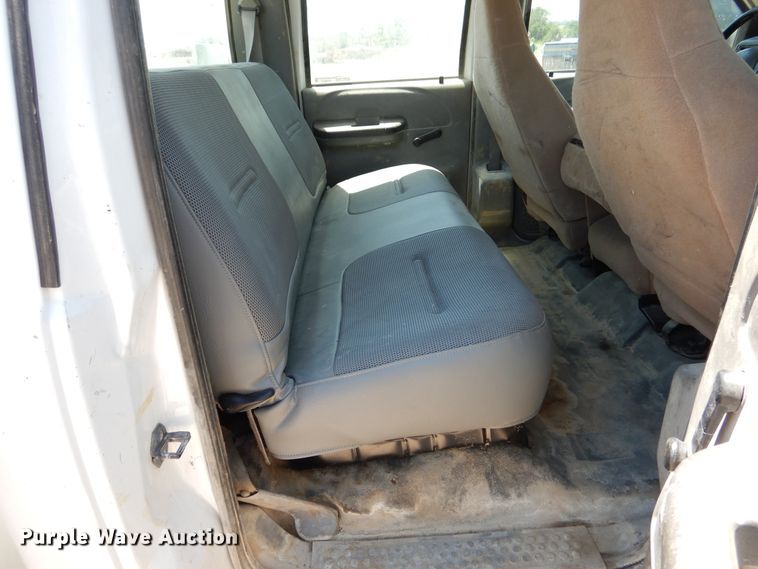 image for item DY9851 2002 Ford F550 XL Crew Cab service truck