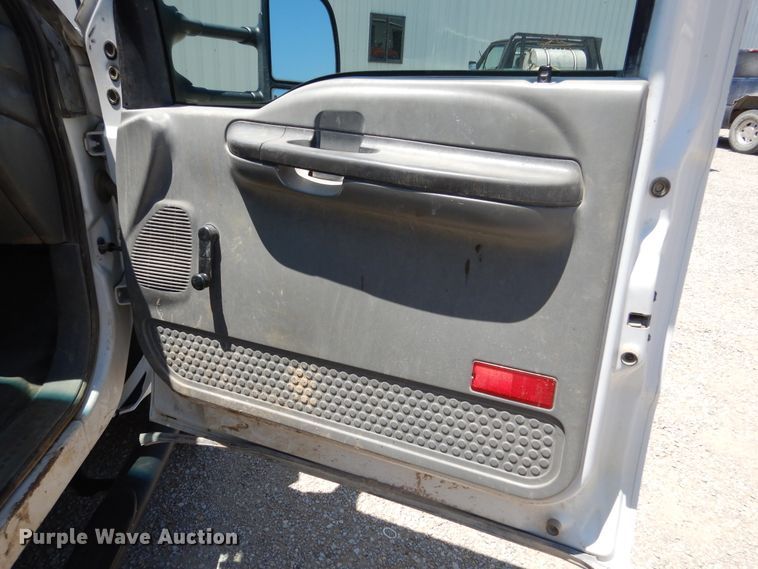 image for item DY9851 2002 Ford F550 XL Crew Cab service truck