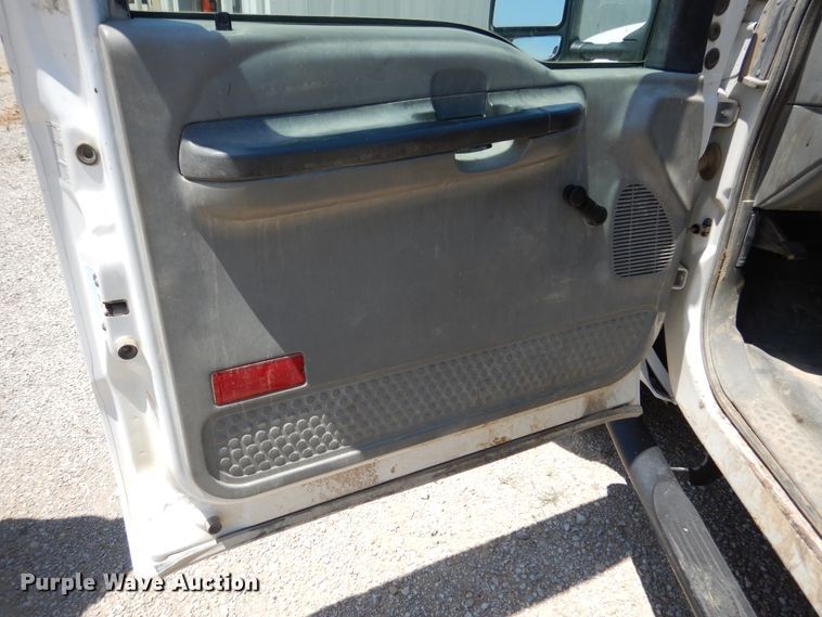 image for item DY9851 2002 Ford F550 XL Crew Cab service truck