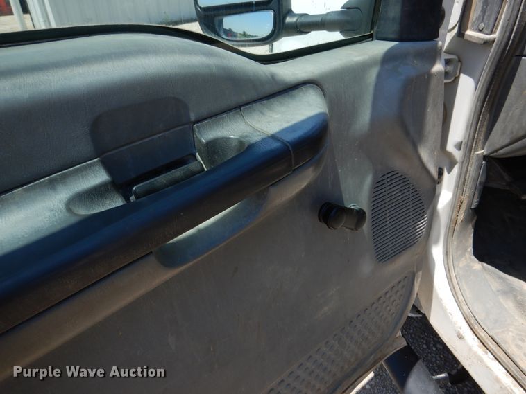 image for item DY9851 2002 Ford F550 XL Crew Cab service truck