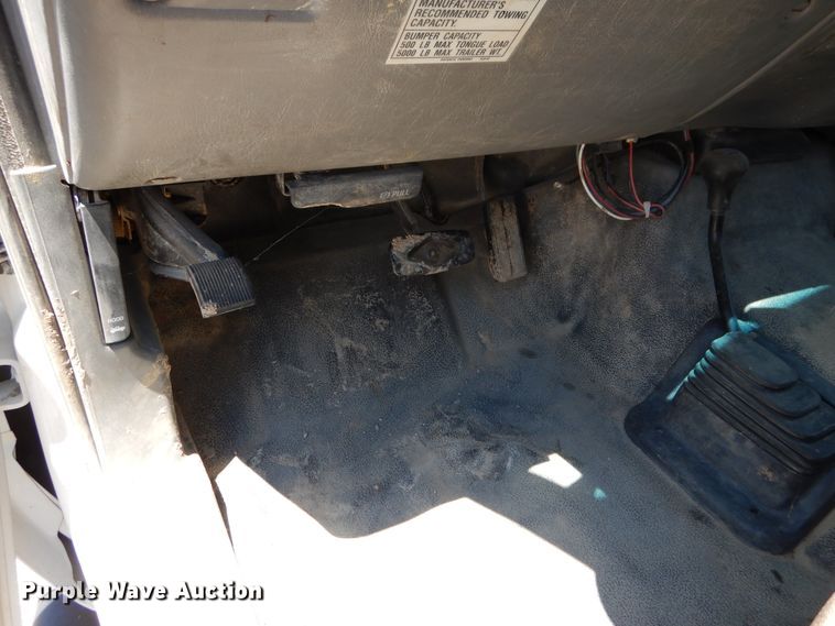 image for item DY9851 2002 Ford F550 XL Crew Cab service truck