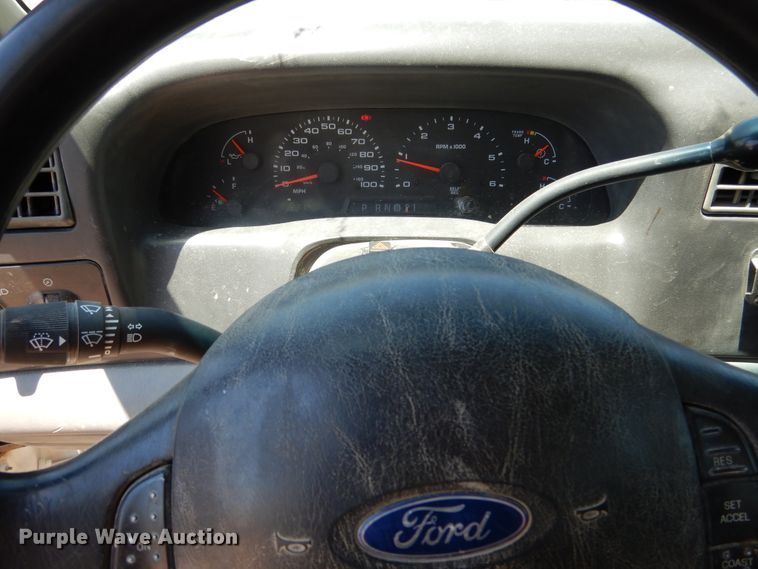 image for item DY9851 2002 Ford F550 XL Crew Cab service truck