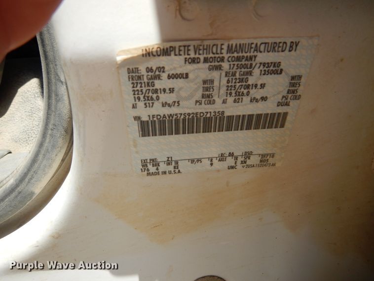 image for item DY9851 2002 Ford F550 XL Crew Cab service truck