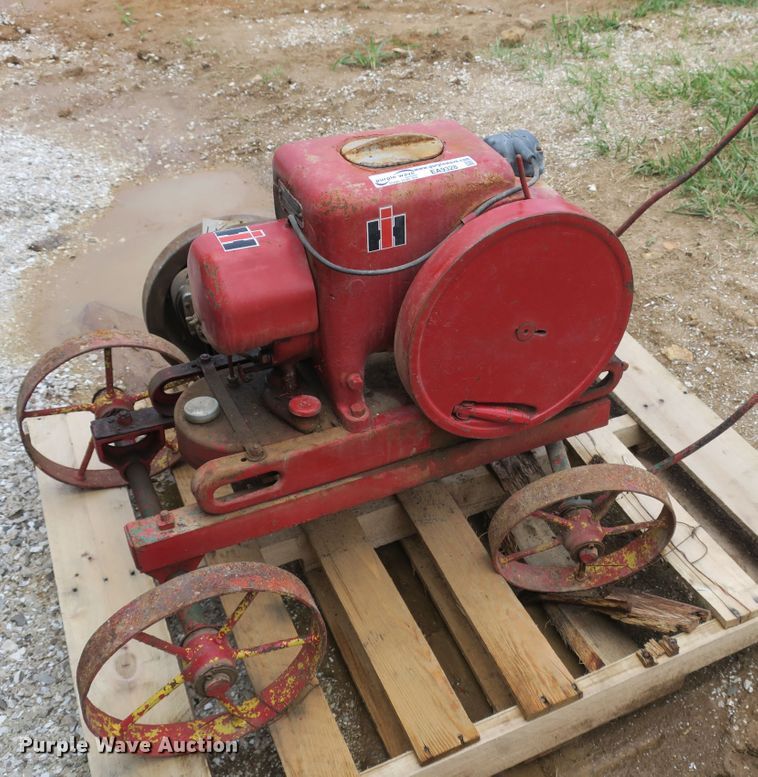 image for item EA9328 International single cylinder hit and miss gas engine