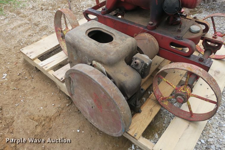 image for item EA9328 International single cylinder hit and miss gas engine