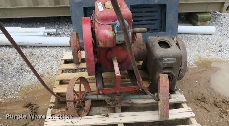 image for item EA9328 International single cylinder hit and miss gas engine