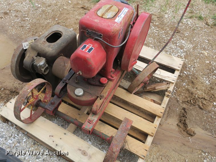 image for item EA9328 International single cylinder hit and miss gas engine