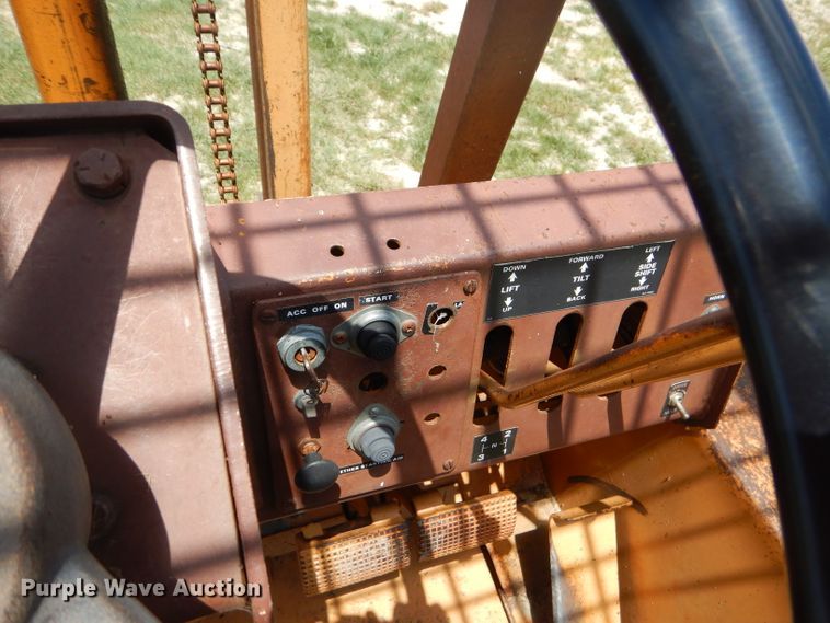 image for item ED9432 Case 586C forklift