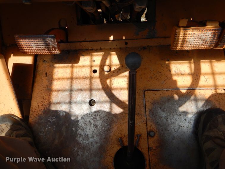 image for item ED9432 Case 586C forklift