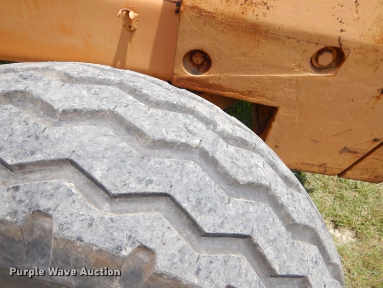 image for item ED9432 Case 586C forklift