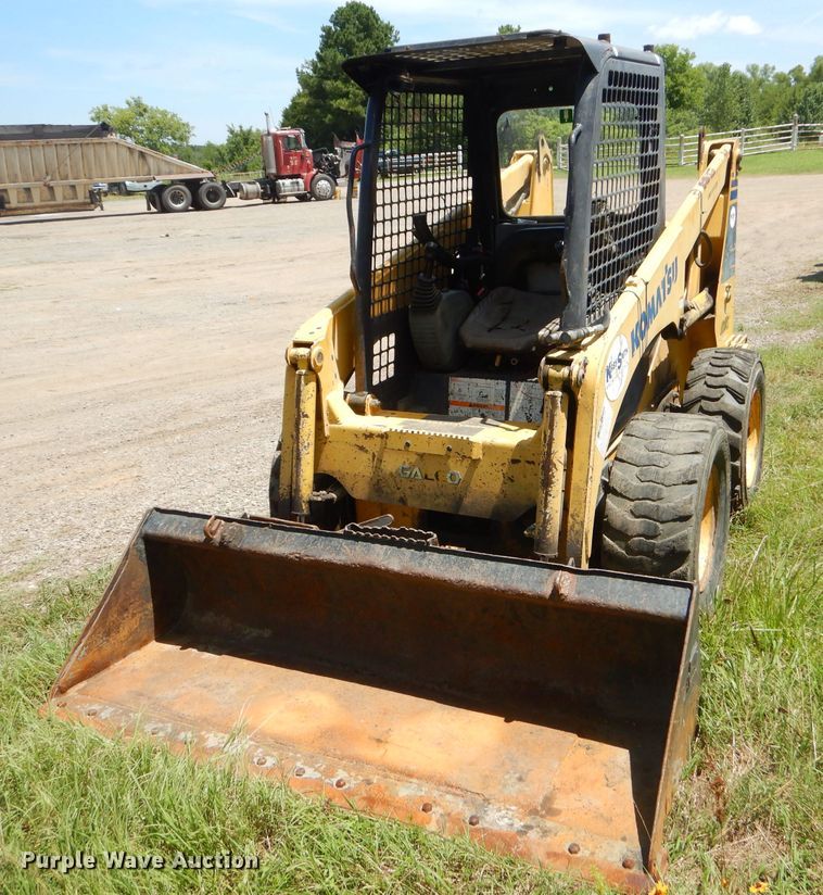 image for item ED9470 2003 Komatsu SK815 skid steer