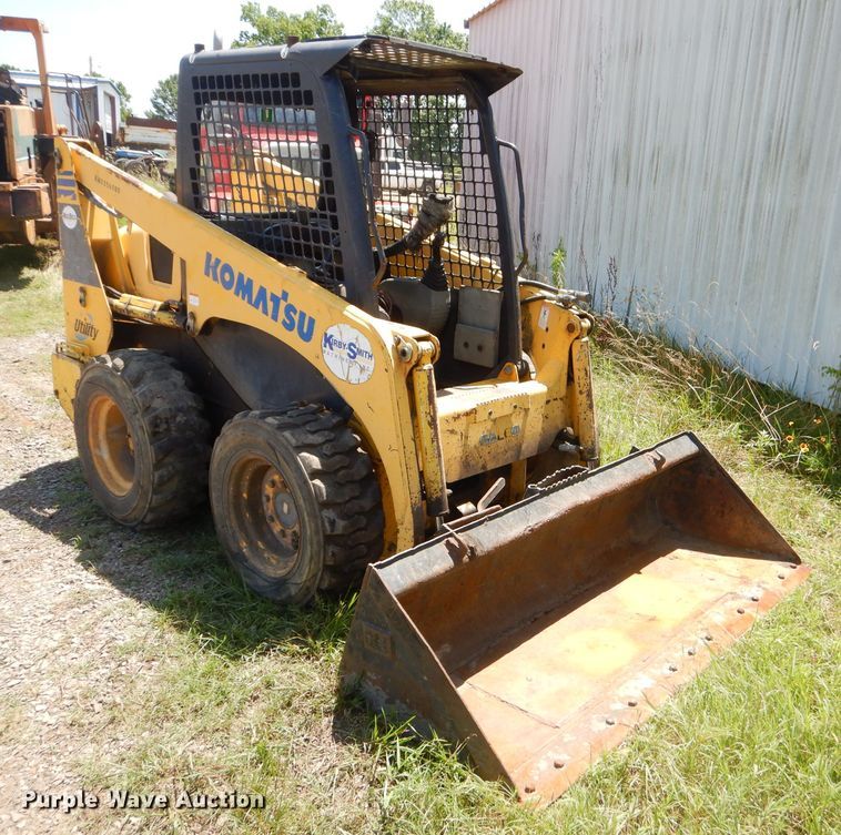 image for item ED9470 2003 Komatsu SK815 skid steer