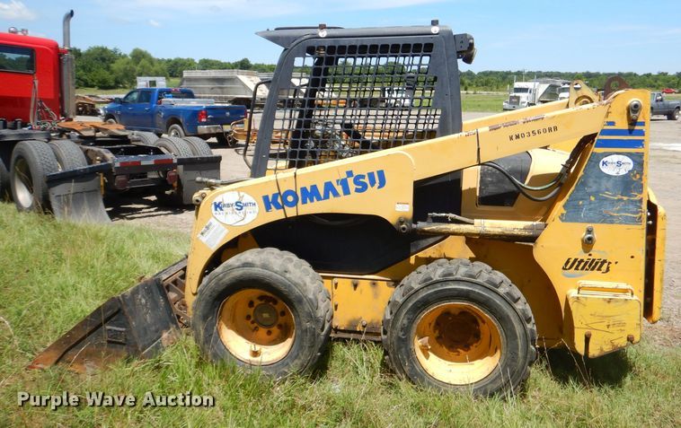 image for item ED9470 2003 Komatsu SK815 skid steer