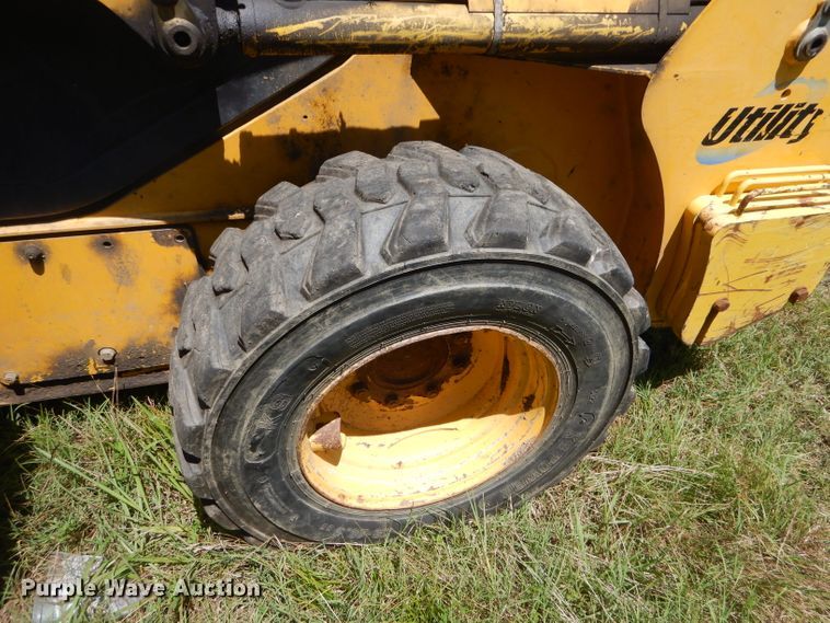image for item ED9470 2003 Komatsu SK815 skid steer