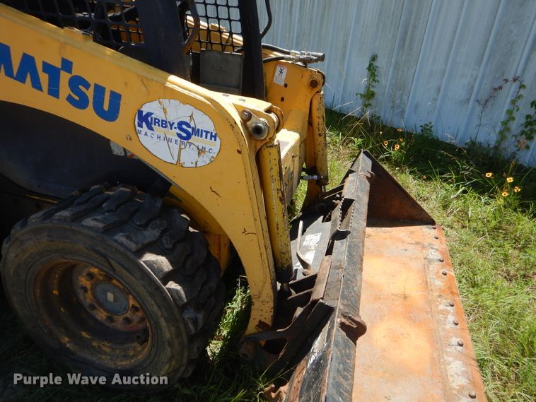 image for item ED9470 2003 Komatsu SK815 skid steer