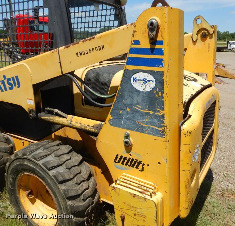 image for item ED9470 2003 Komatsu SK815 skid steer
