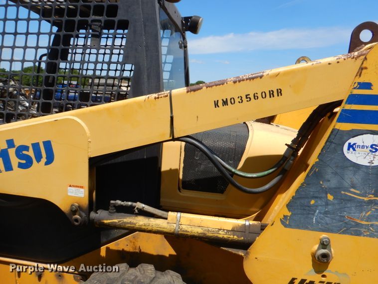 image for item ED9470 2003 Komatsu SK815 skid steer