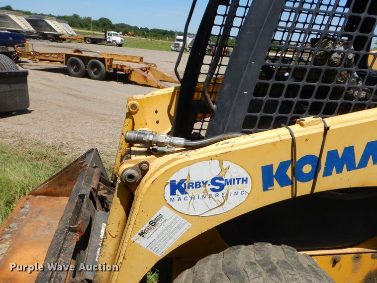 image for item ED9470 2003 Komatsu SK815 skid steer