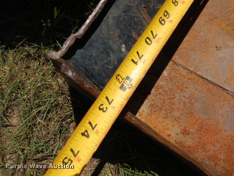 image for item ED9470 2003 Komatsu SK815 skid steer