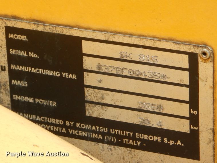 image for item ED9470 2003 Komatsu SK815 skid steer