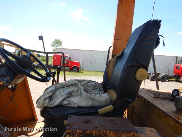 image for item ED9471 1989 Komatsu WA320-1 wheel loader