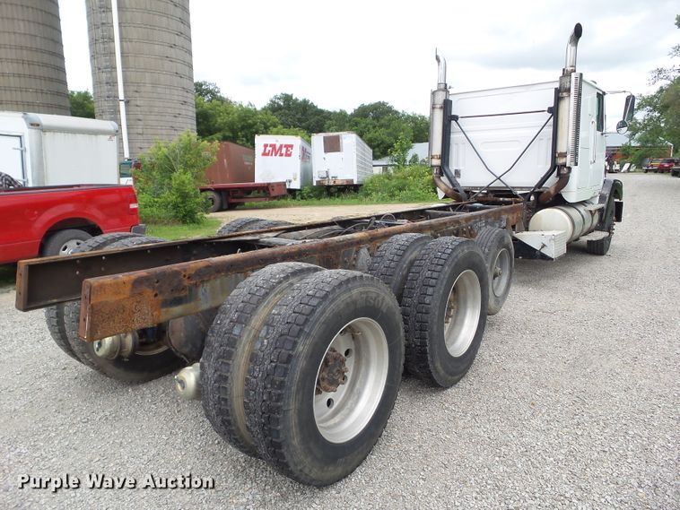 image for item EM9779 1990 White GMC WIA Aero truck chassis