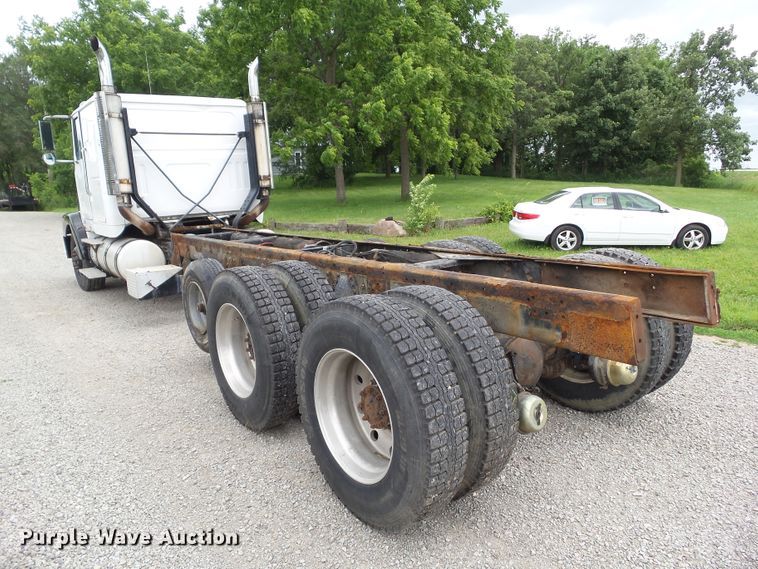 image for item EM9779 1990 White GMC WIA Aero truck chassis