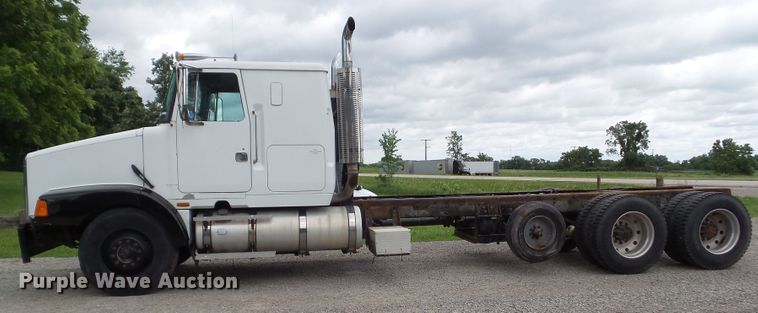 image for item EM9779 1990 White GMC WIA Aero truck chassis