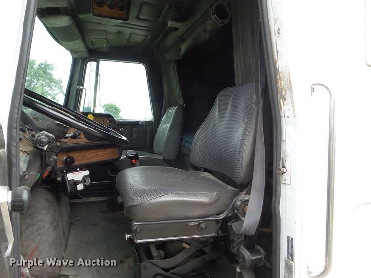 image for item EM9779 1990 White GMC WIA Aero truck chassis