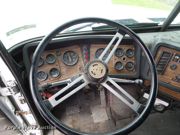 image for item EM9779 1990 White GMC WIA Aero truck chassis