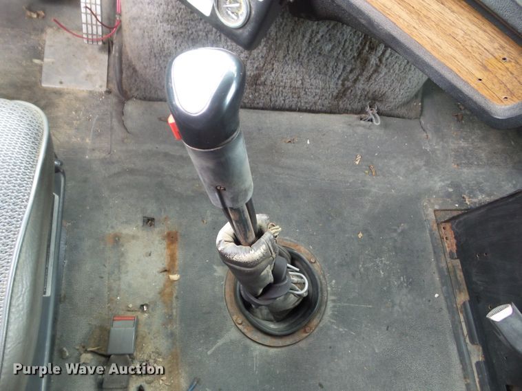 image for item EM9779 1990 White GMC WIA Aero truck chassis