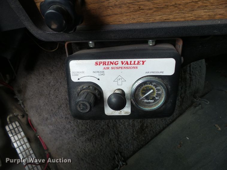 image for item EM9779 1990 White GMC WIA Aero truck chassis