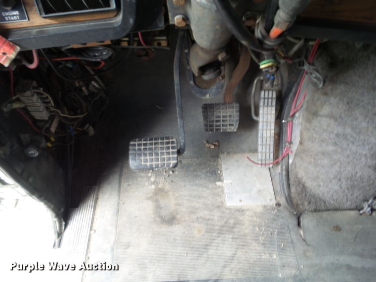 image for item EM9779 1990 White GMC WIA Aero truck chassis