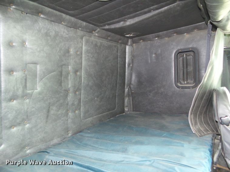 image for item EM9779 1990 White GMC WIA Aero truck chassis