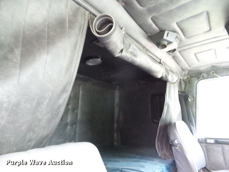 image for item EM9779 1990 White GMC WIA Aero truck chassis