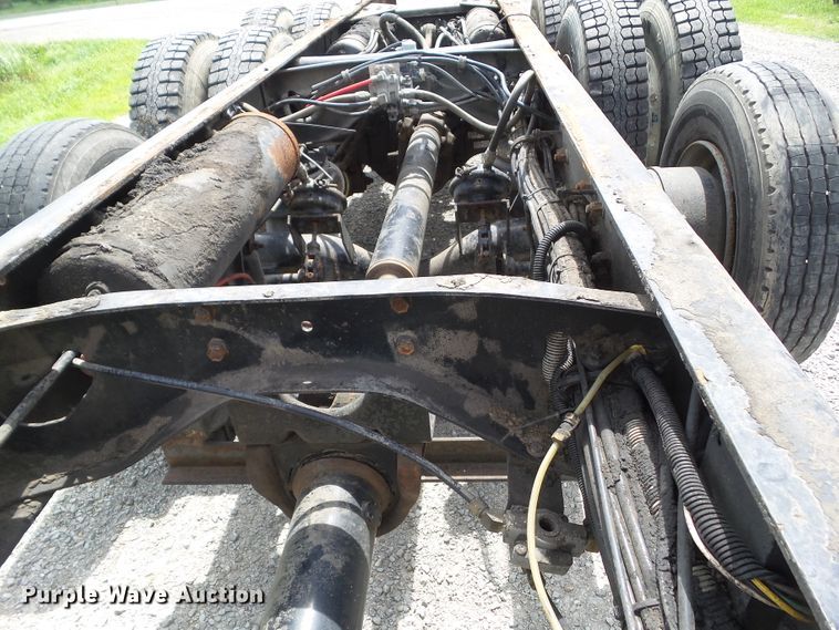 image for item EM9779 1990 White GMC WIA Aero truck chassis