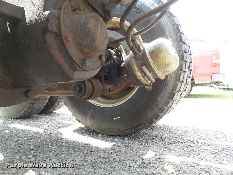 image for item EM9779 1990 White GMC WIA Aero truck chassis