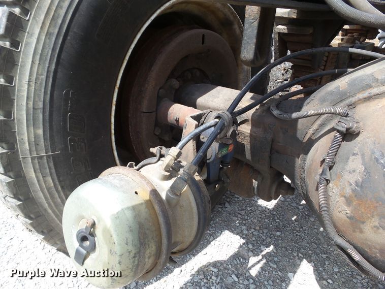 image for item EM9779 1990 White GMC WIA Aero truck chassis