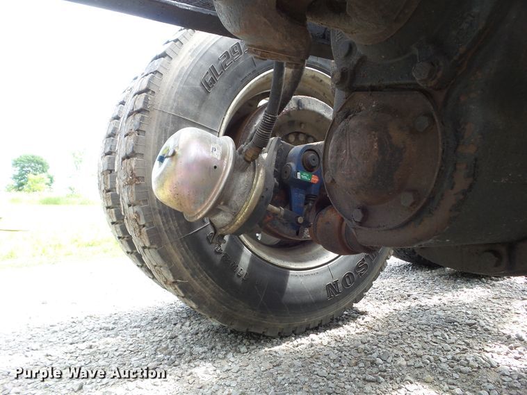 image for item EM9779 1990 White GMC WIA Aero truck chassis