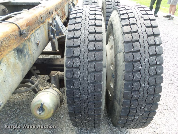 image for item EM9779 1990 White GMC WIA Aero truck chassis