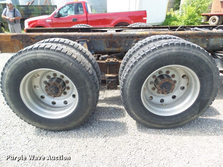 image for item EM9779 1990 White GMC WIA Aero truck chassis