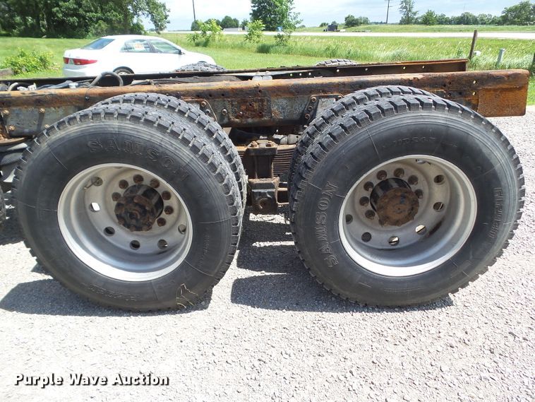 image for item EM9779 1990 White GMC WIA Aero truck chassis