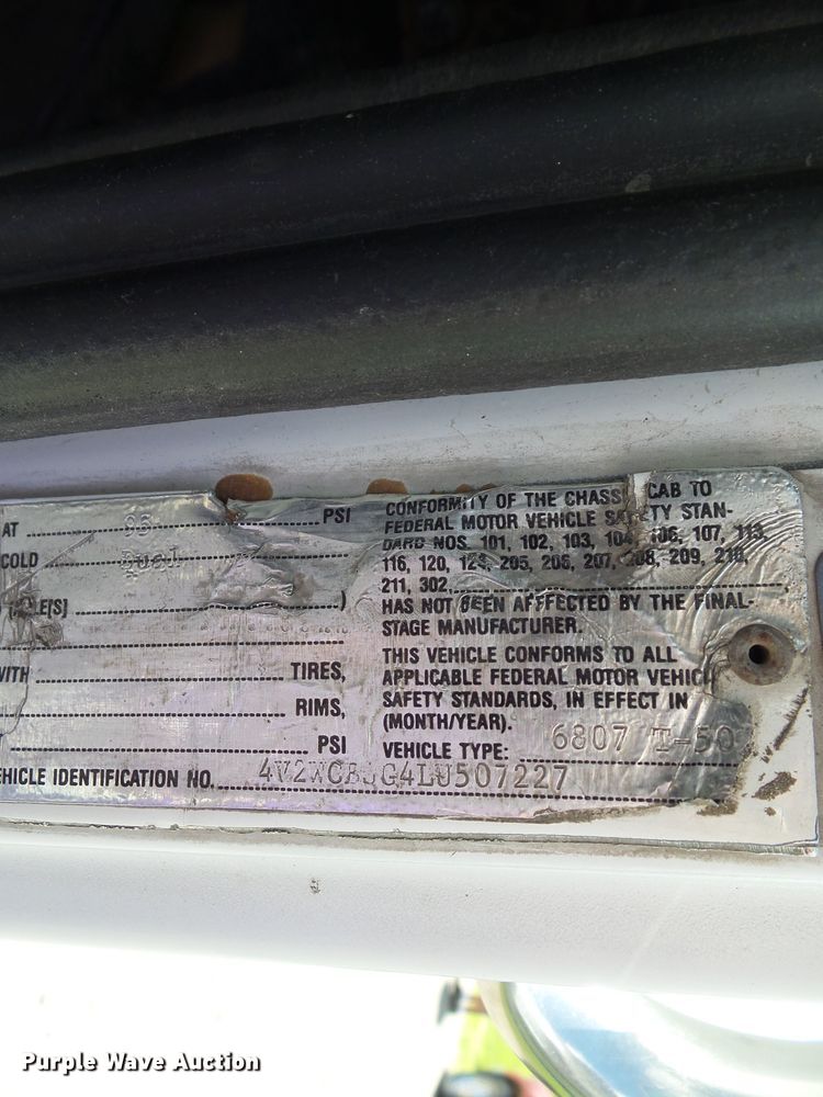 image for item EM9779 1990 White GMC WIA Aero truck chassis